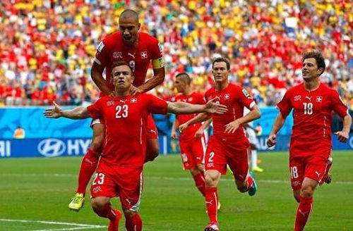  德甲焦点战前瞻：勒沃库森主场迎战多特蒙德，谁能延续强势？  